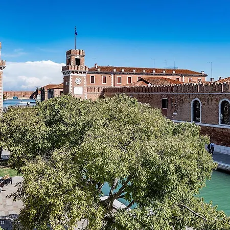 Casetta Biennale Arsenale Venisejetaime Venedig